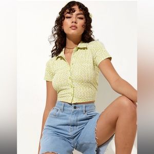 Motel Rocks Wuma Cropped Shirt in green geo retro
